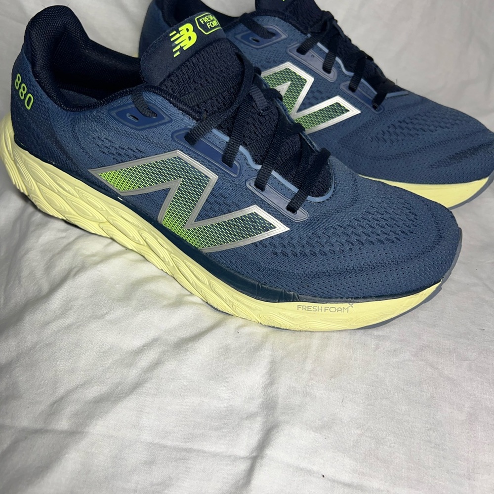 Men’s size 10 New Balance 880’s